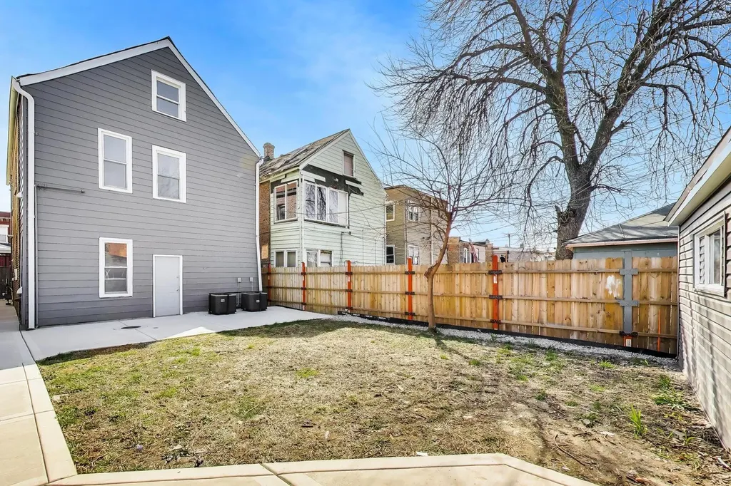 4318 West Cullerton Street Chicago IL 60623