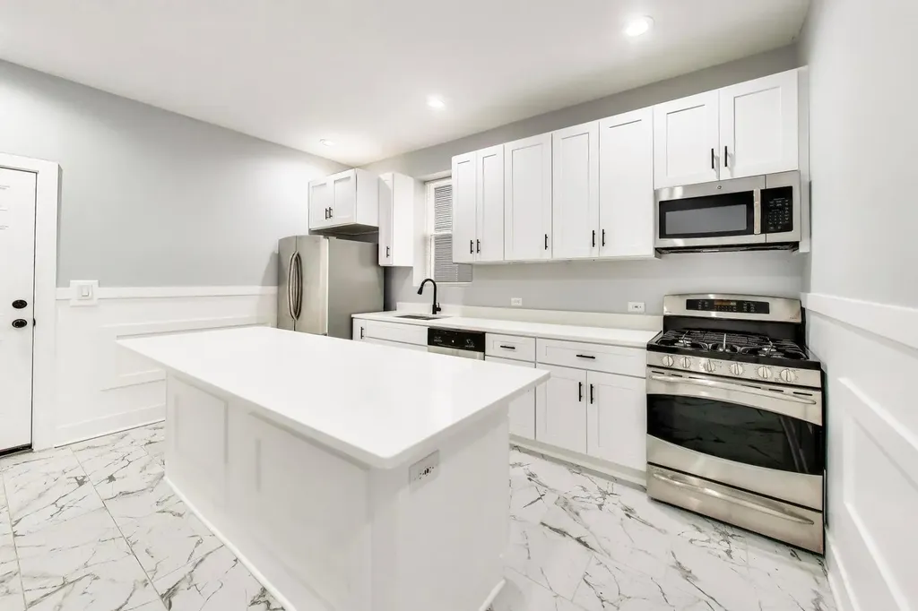 4318 West Cullerton Street Chicago IL 60623