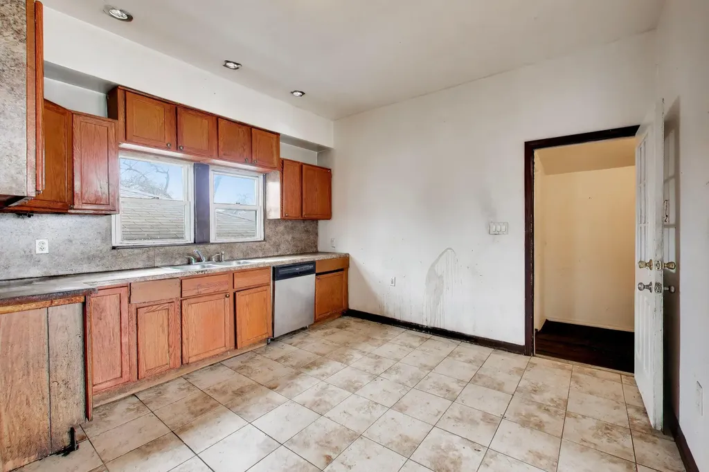 1649 North Latrobe Avenue Chicago IL 60639