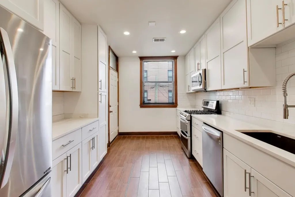 946 West Sheridan Road Chicago IL 60613