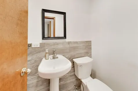 946 West Sheridan Road Chicago IL 60613