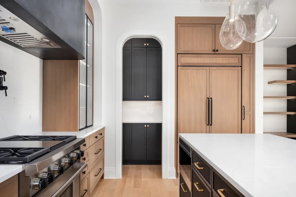 3923 North Janssen Avenue Chicago IL 60613