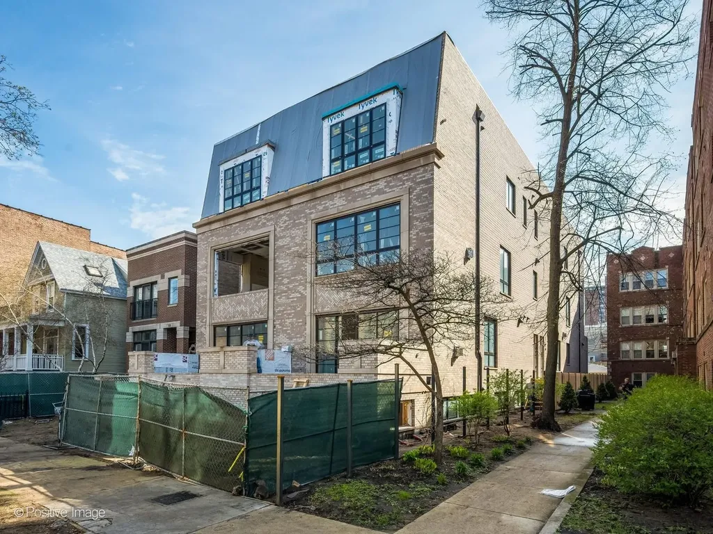 3923 North Janssen Avenue Chicago IL 60613