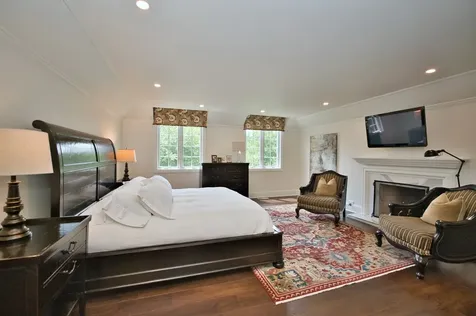 560 Jacqulyn Lane Lake Forest IL 60045