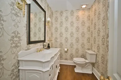 560 Jacqulyn Lane Lake Forest IL 60045