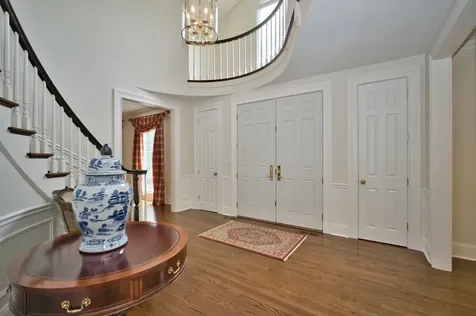 560 Jacqulyn Lane Lake Forest IL 60045