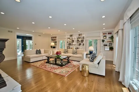 560 Jacqulyn Lane Lake Forest IL 60045