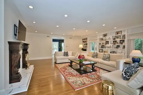 560 Jacqulyn Lane Lake Forest IL 60045