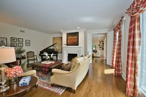 560 Jacqulyn Lane Lake Forest IL 60045