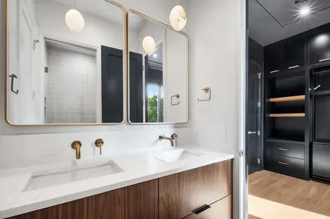 3923 North Janssen Avenue Chicago IL 60613
