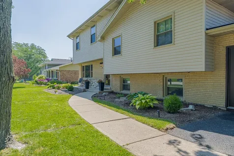 220 Pfaff Drive Frankfort IL 60423