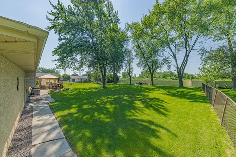 220 Pfaff Drive Frankfort IL 60423