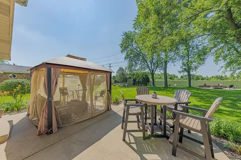 220 Pfaff Drive Frankfort IL 60423