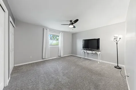 220 Pfaff Drive Frankfort IL 60423