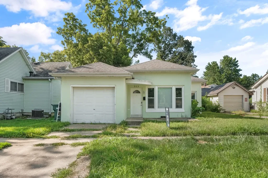 313 East Pembroke Street Tuscola IL 61953