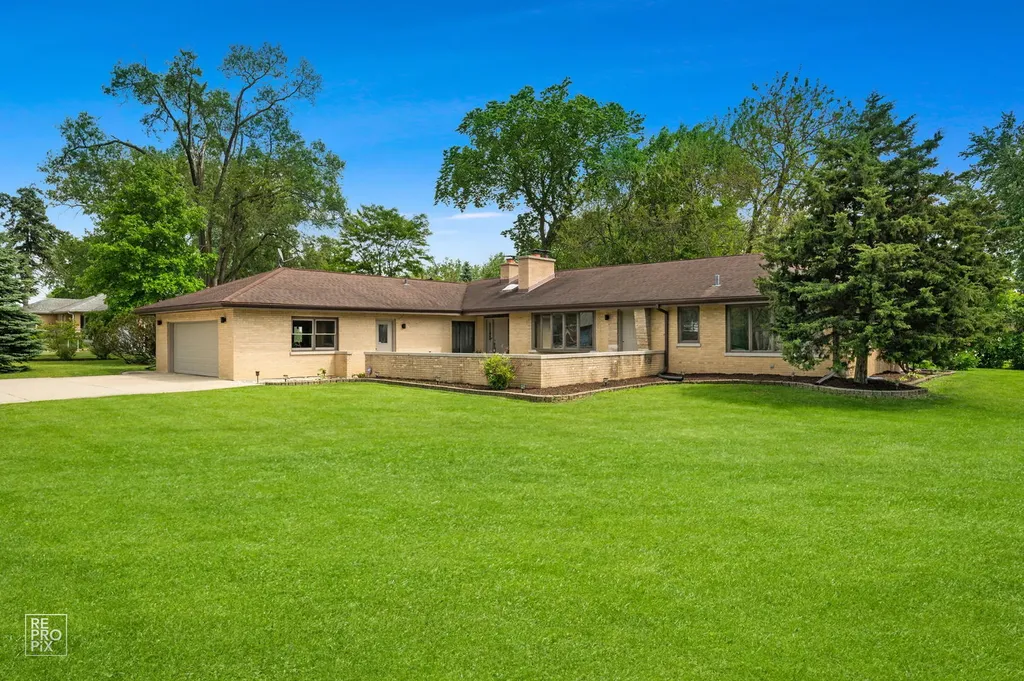 16W721 Red Oak Street Bensenville IL 60106