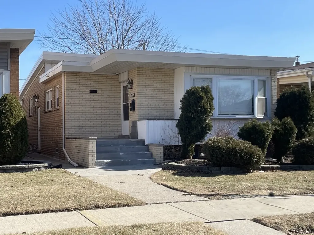 9035 South Oglesby Avenue Chicago IL 60617