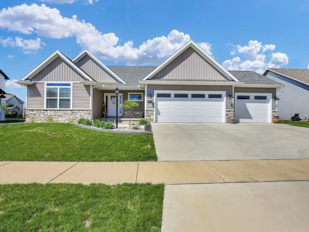 1709 Littlefield Lane Mahomet IL 61853