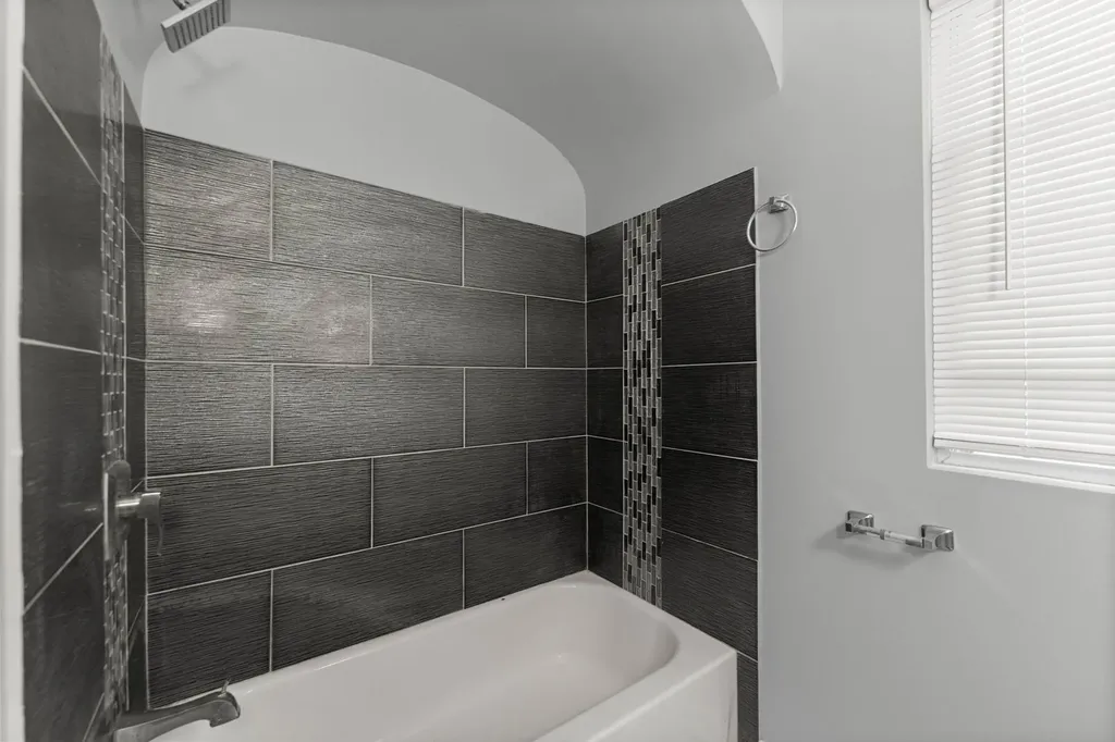 12044 South Perry Avenue Chicago IL 60628