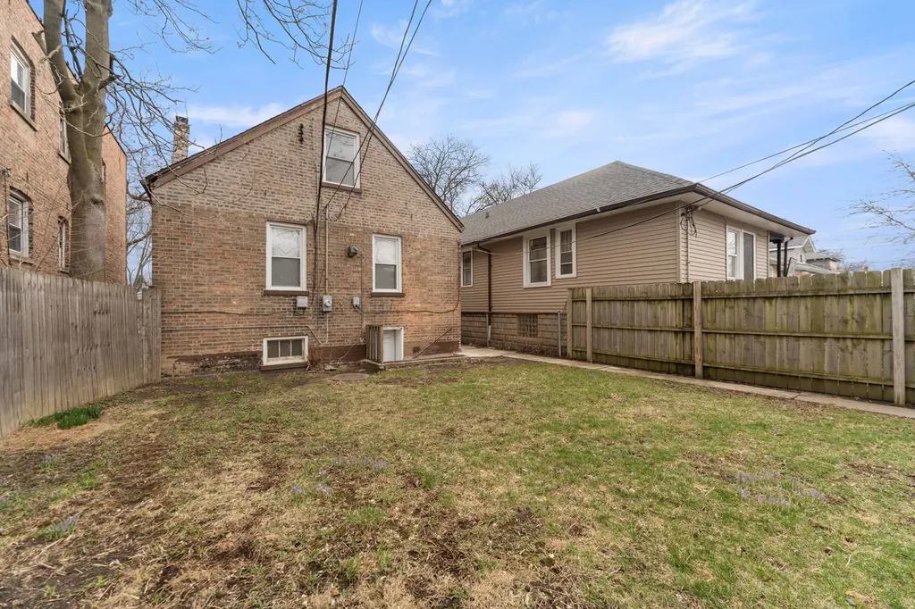 12044 South Perry Avenue Chicago IL 60628