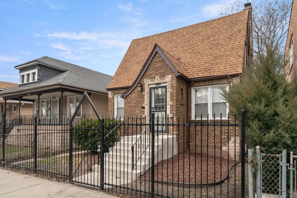 12044 South Perry Avenue Chicago IL 60628