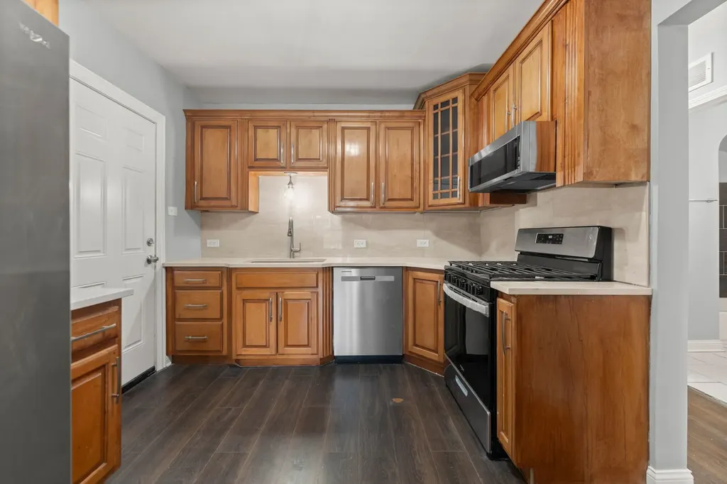 12044 South Perry Avenue Chicago IL 60628