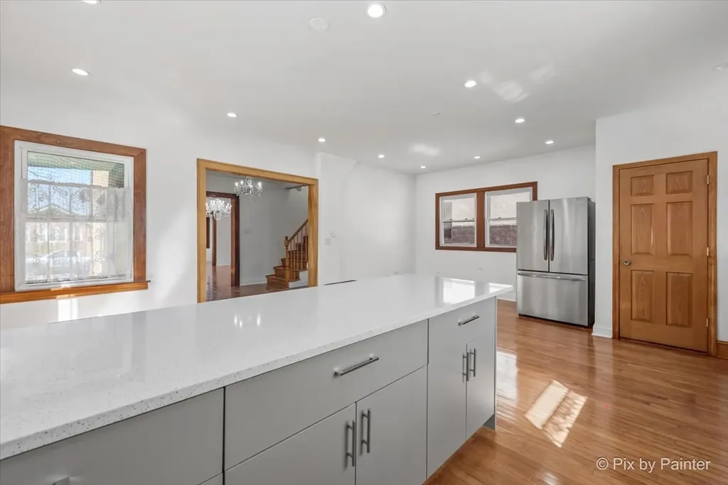 4827 North Harding Avenue Chicago IL 60625
