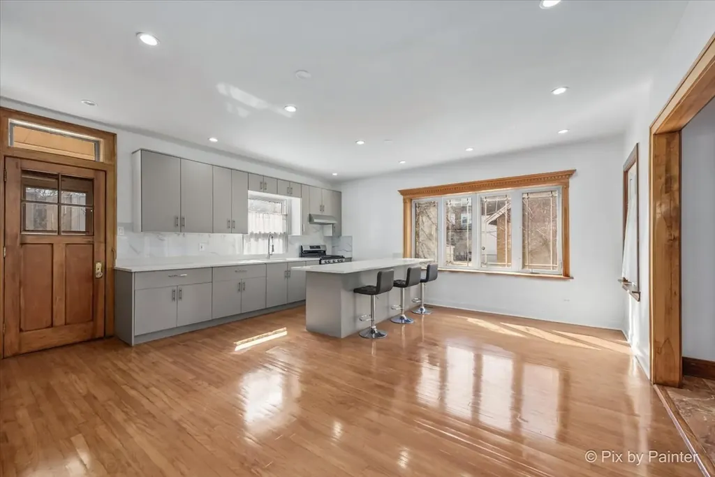 4827 North Harding Avenue Chicago IL 60625