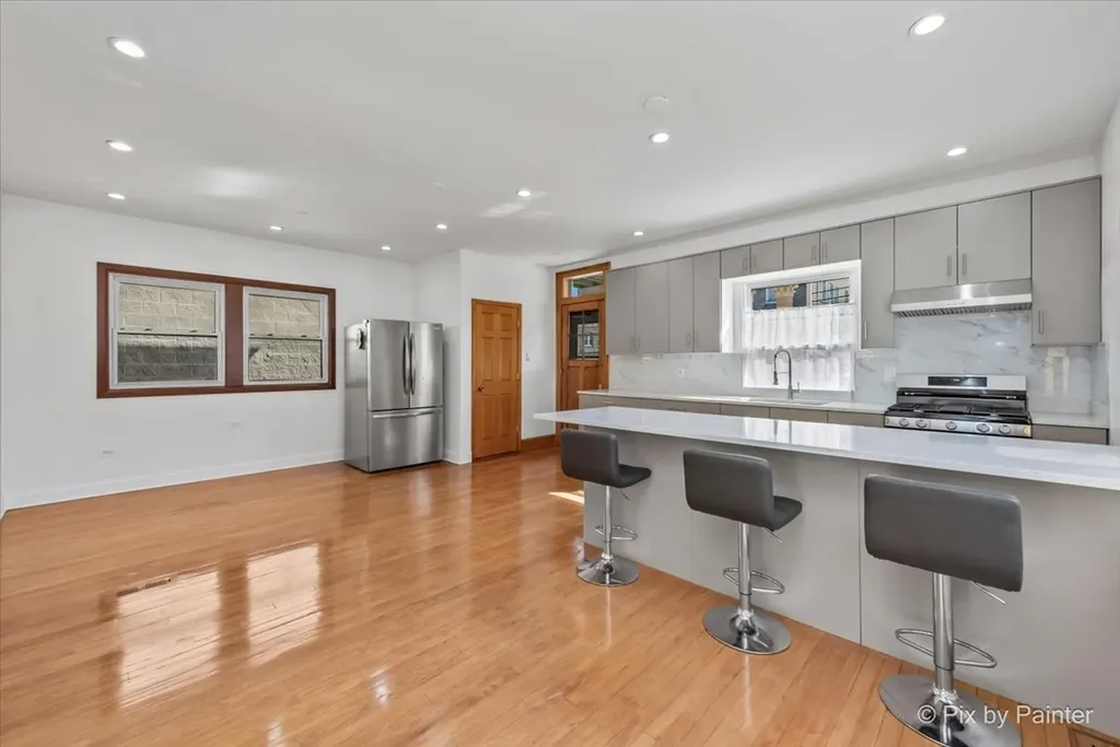 4827 North Harding Avenue Chicago IL 60625