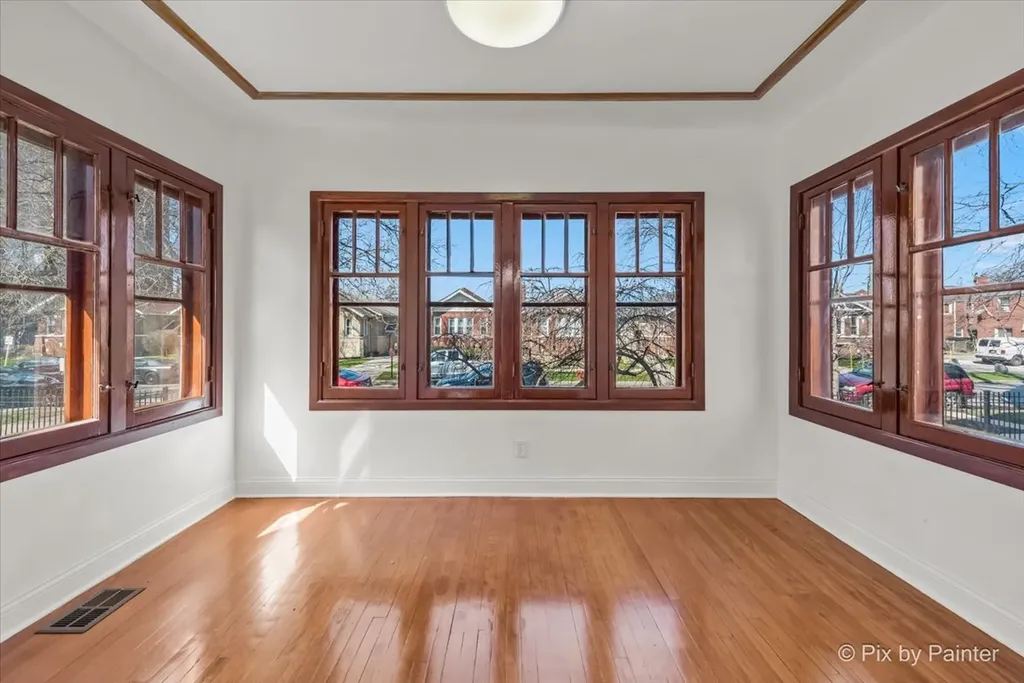 4827 North Harding Avenue Chicago IL 60625
