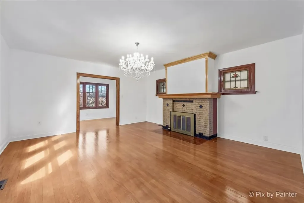 4827 North Harding Avenue Chicago IL 60625