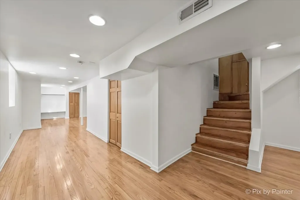 4827 North Harding Avenue Chicago IL 60625