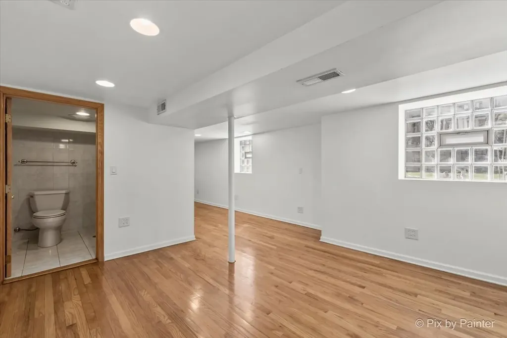 4827 North Harding Avenue Chicago IL 60625
