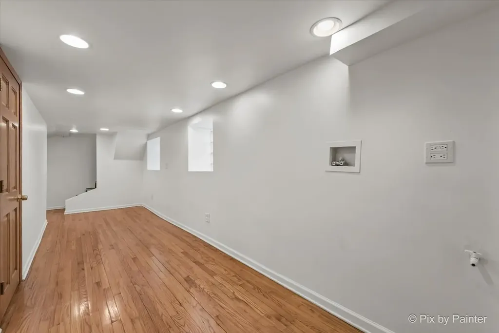 4827 North Harding Avenue Chicago IL 60625