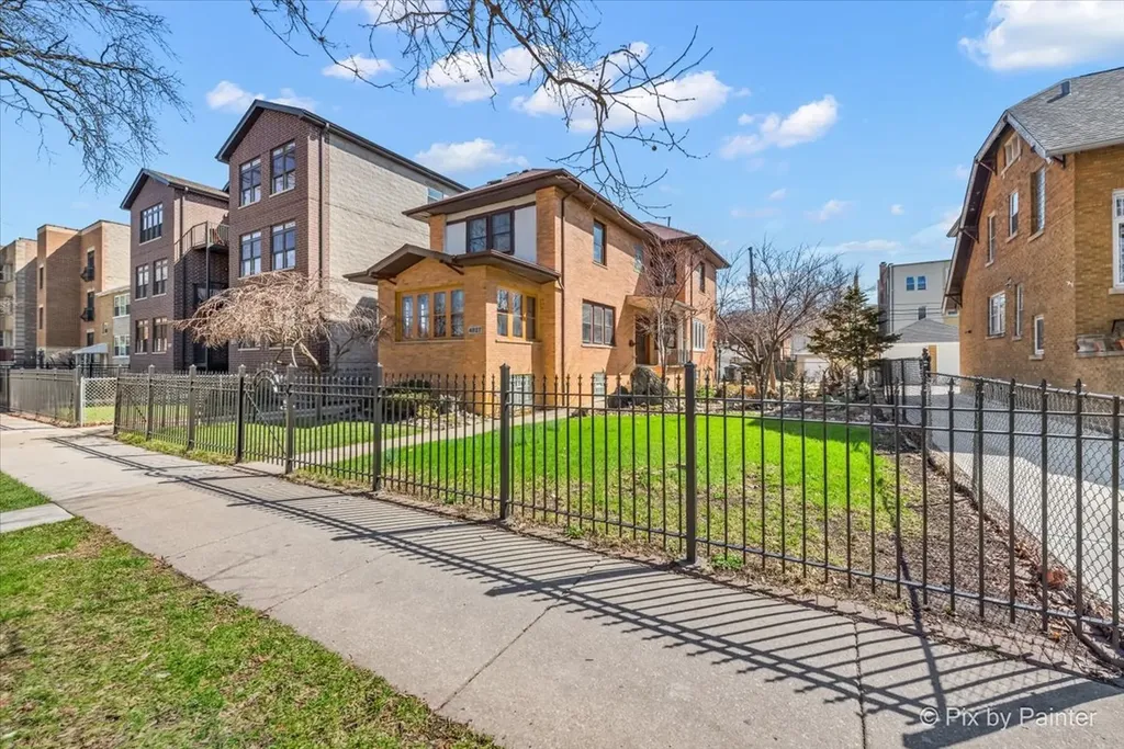 4827 North Harding Avenue Chicago IL 60625