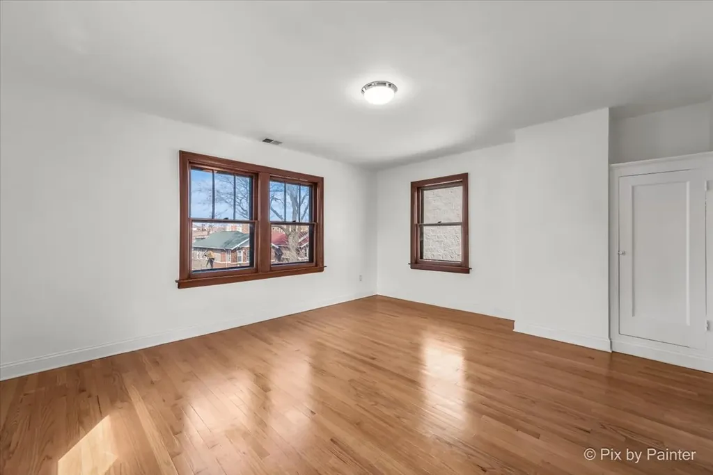 4827 North Harding Avenue Chicago IL 60625