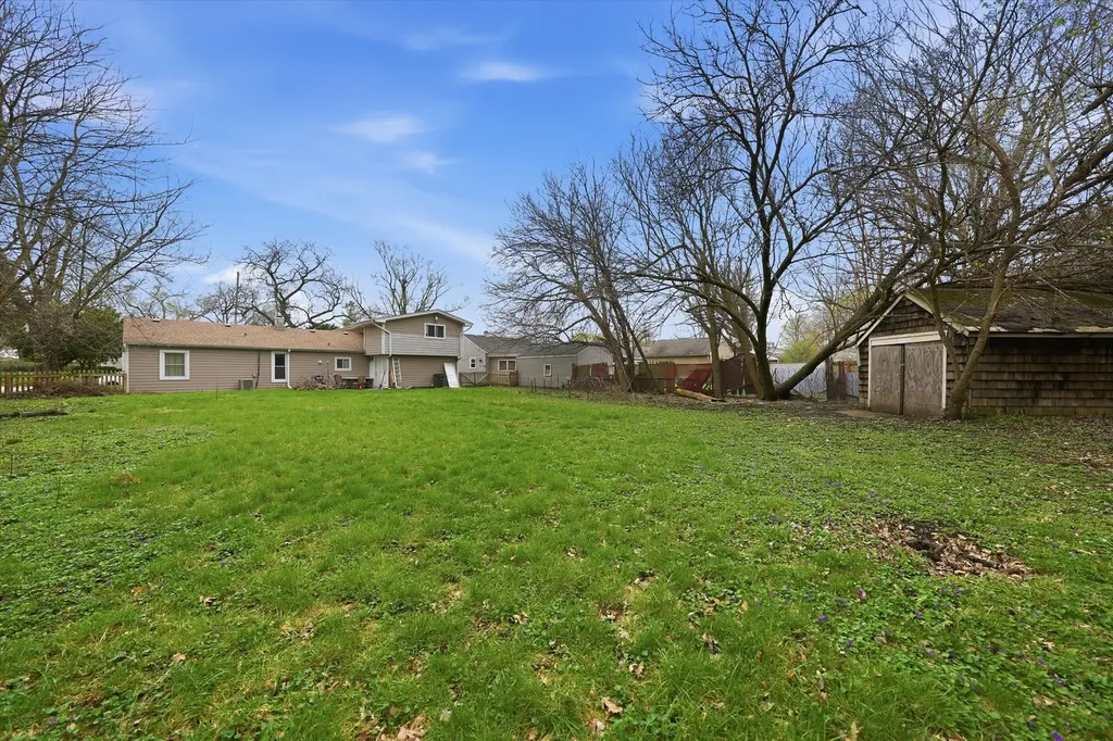 1222 Grove Street Aurora IL 60505