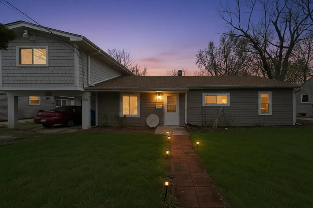 1222 Grove Street Aurora IL 60505