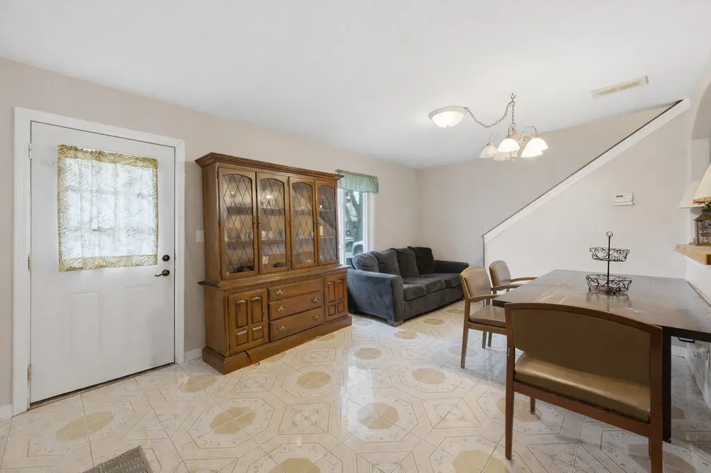 1222 Grove Street Aurora IL 60505