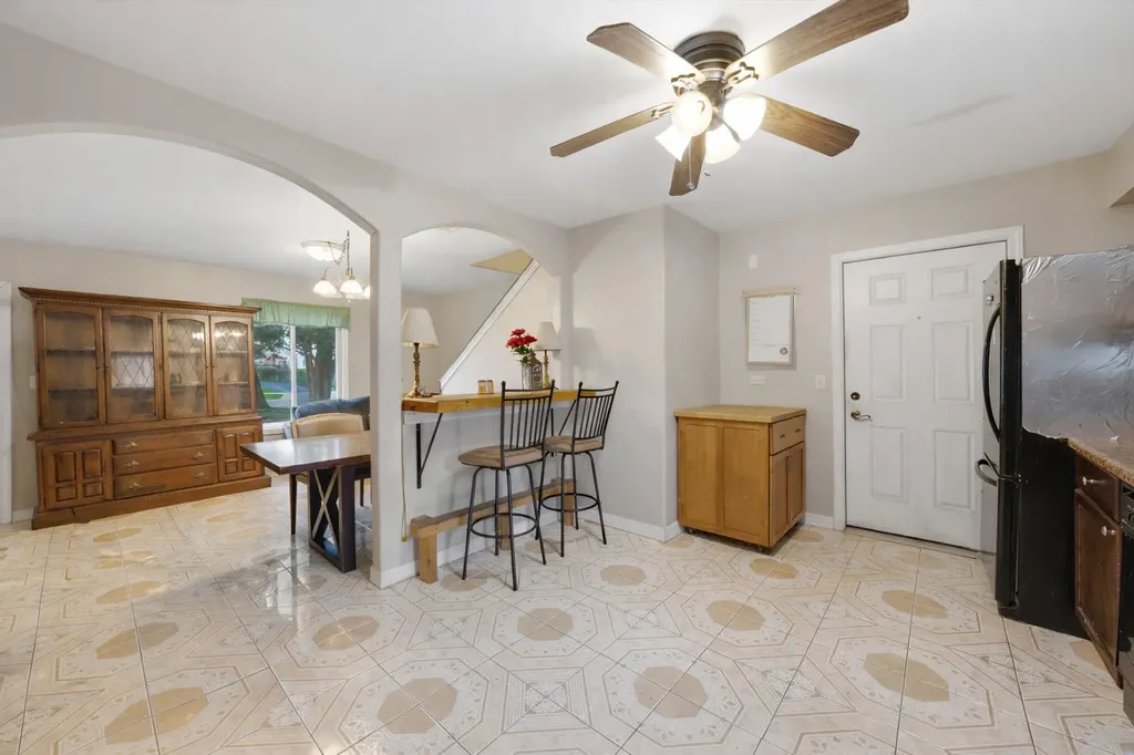 1222 Grove Street Aurora IL 60505