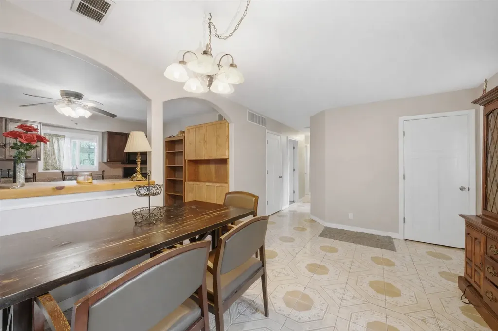 1222 Grove Street Aurora IL 60505