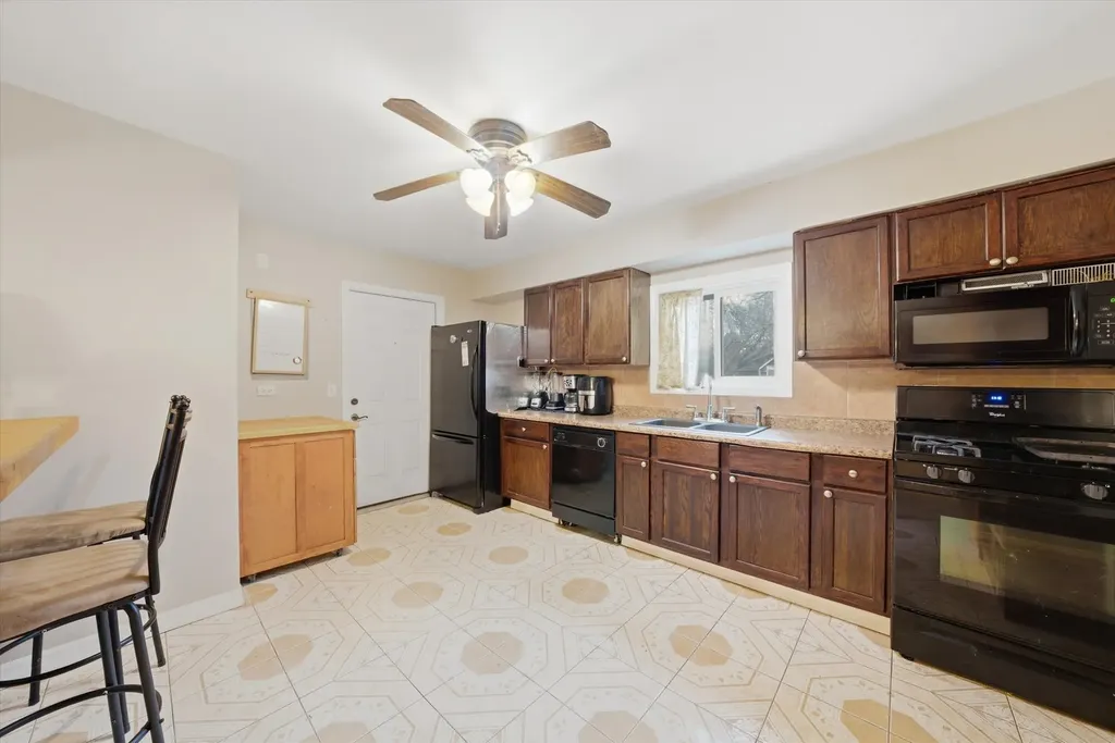 1222 Grove Street Aurora IL 60505