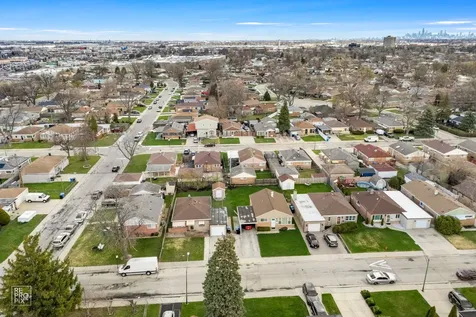 4680 West 83rd Street Chicago IL 60652