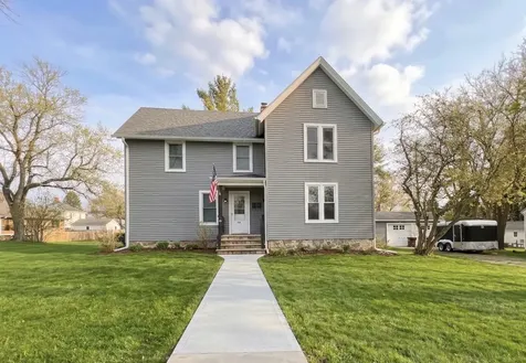 721 Dean Street Woodstock IL 60098