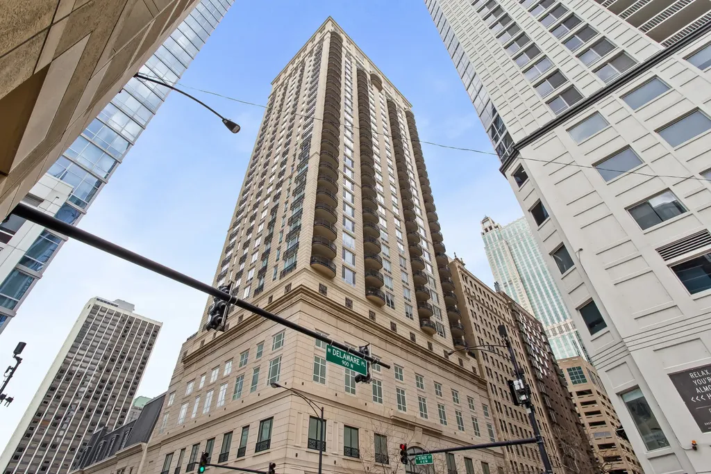 10 East Delaware Place Chicago IL 60611