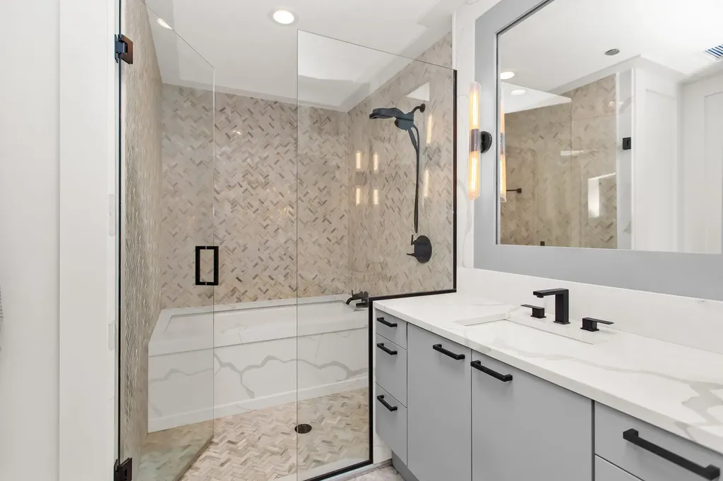 10 East Delaware Place Chicago IL 60611