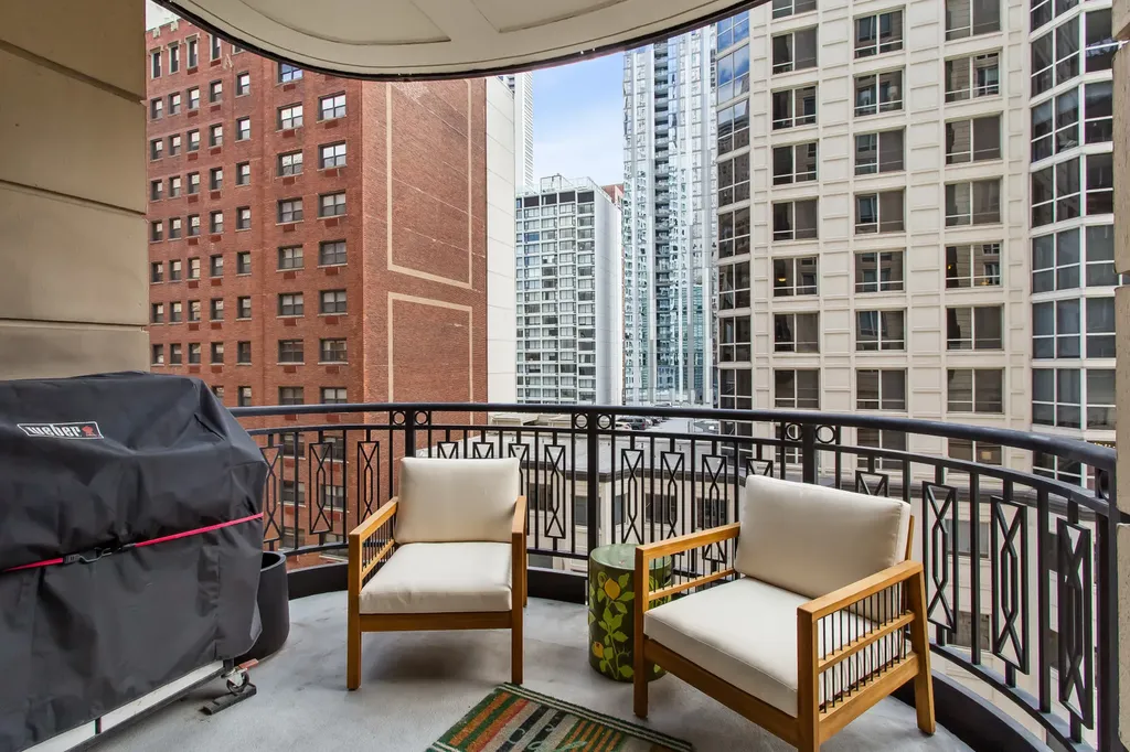 10 East Delaware Place Chicago IL 60611