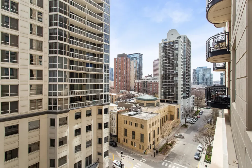 10 East Delaware Place Chicago IL 60611