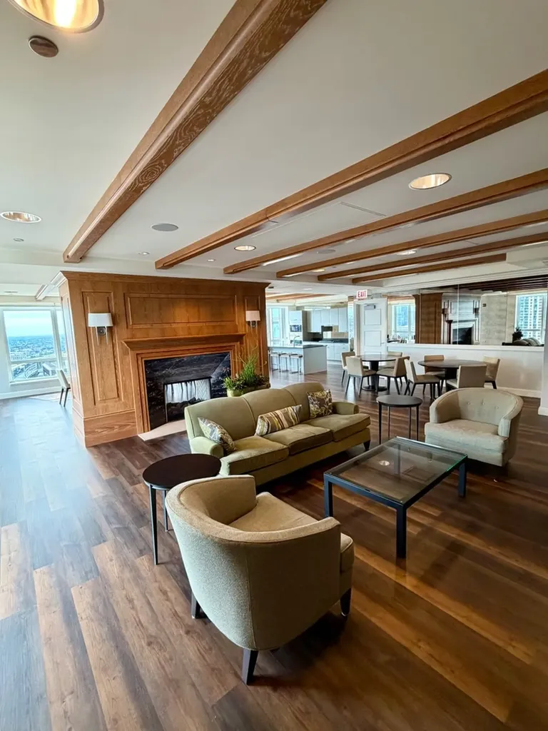 10 East Delaware Place Chicago IL 60611