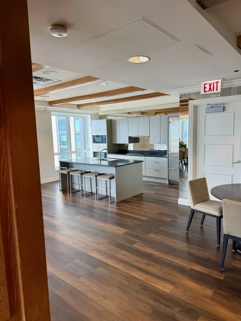 10 East Delaware Place Chicago IL 60611